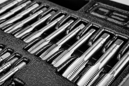 NEO TOOLS Menetkészítő készlet 31db, műhelykocsitálcával 25 év garanciával 84-246