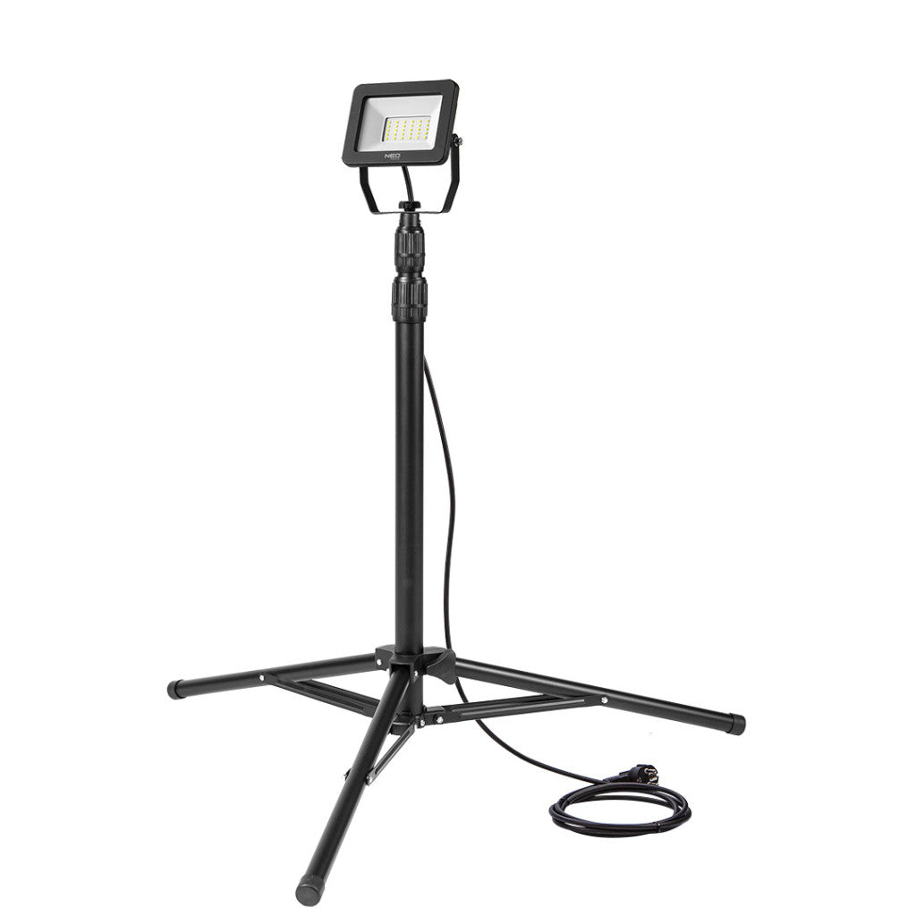 NEO TOOLS Reflektor, állványos 230V/30W, 2700lum SMD led max. 1.8m 2 év garanciával 99-059