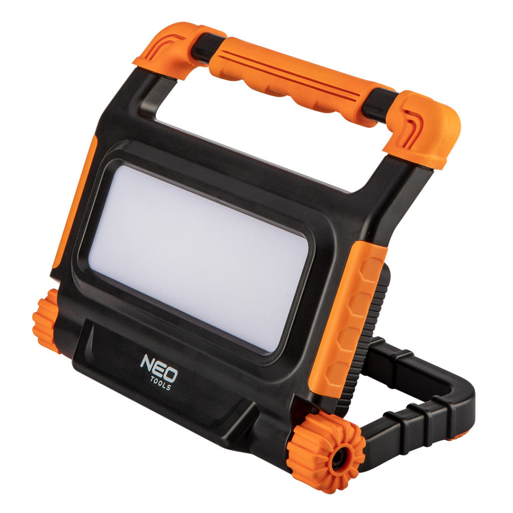 NEO TOOLS Akkus reflektor, talpas, 3000lum, SMD led 99-064