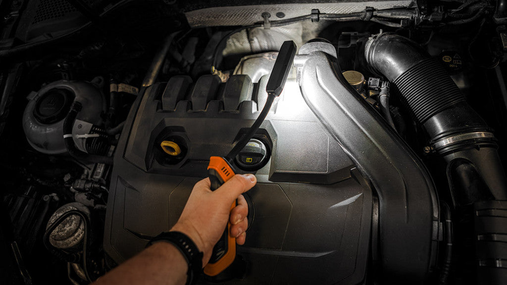 NEO TOOLS Újratölthető műhelylámpa 400 lum COB + zseblámpa 99-102