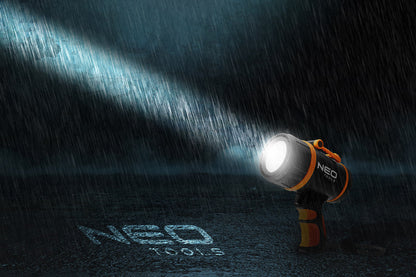 NEO TOOLS Keresőlámpa, 1000lm fényerő, 3,7V/2200mAh akku, vízálló, powerbank funkció, töltéskijelző, 350m hatótávolság 99-114