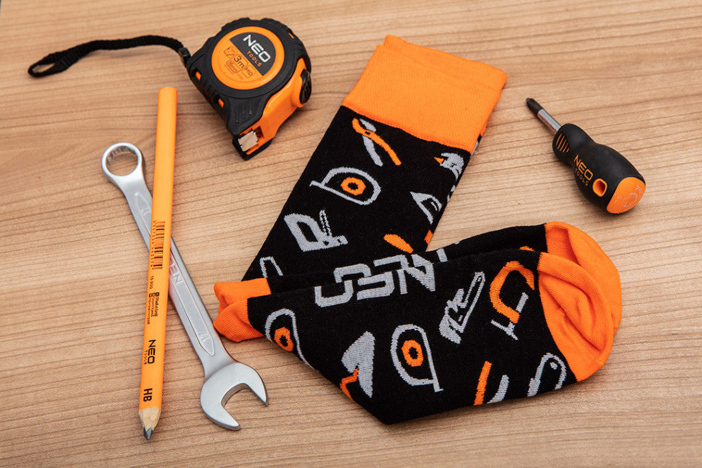NEO TOOLS Munkazokni, 80% pamut, szerszám mintás 39-42, narancs/fekete GD017