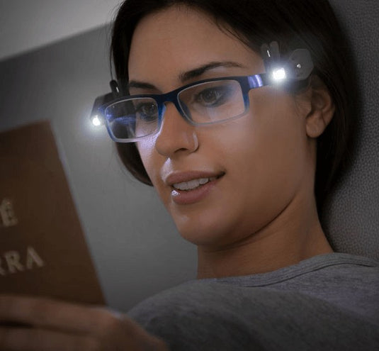 360°-ban forgatható LED olvasólámpa szemüvegre