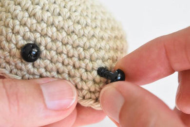1040db-os Amigurumi Kellék (szem, orr)